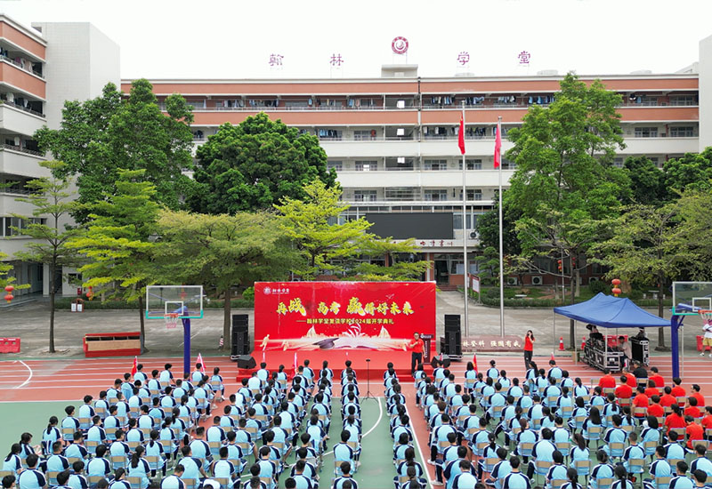全封闭式校园、严格的德育管理制度、校园内严禁手机等严格而细致的管理