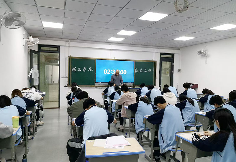 为学生量身定制专属学习方案，实现“一生一案”的个性化学习